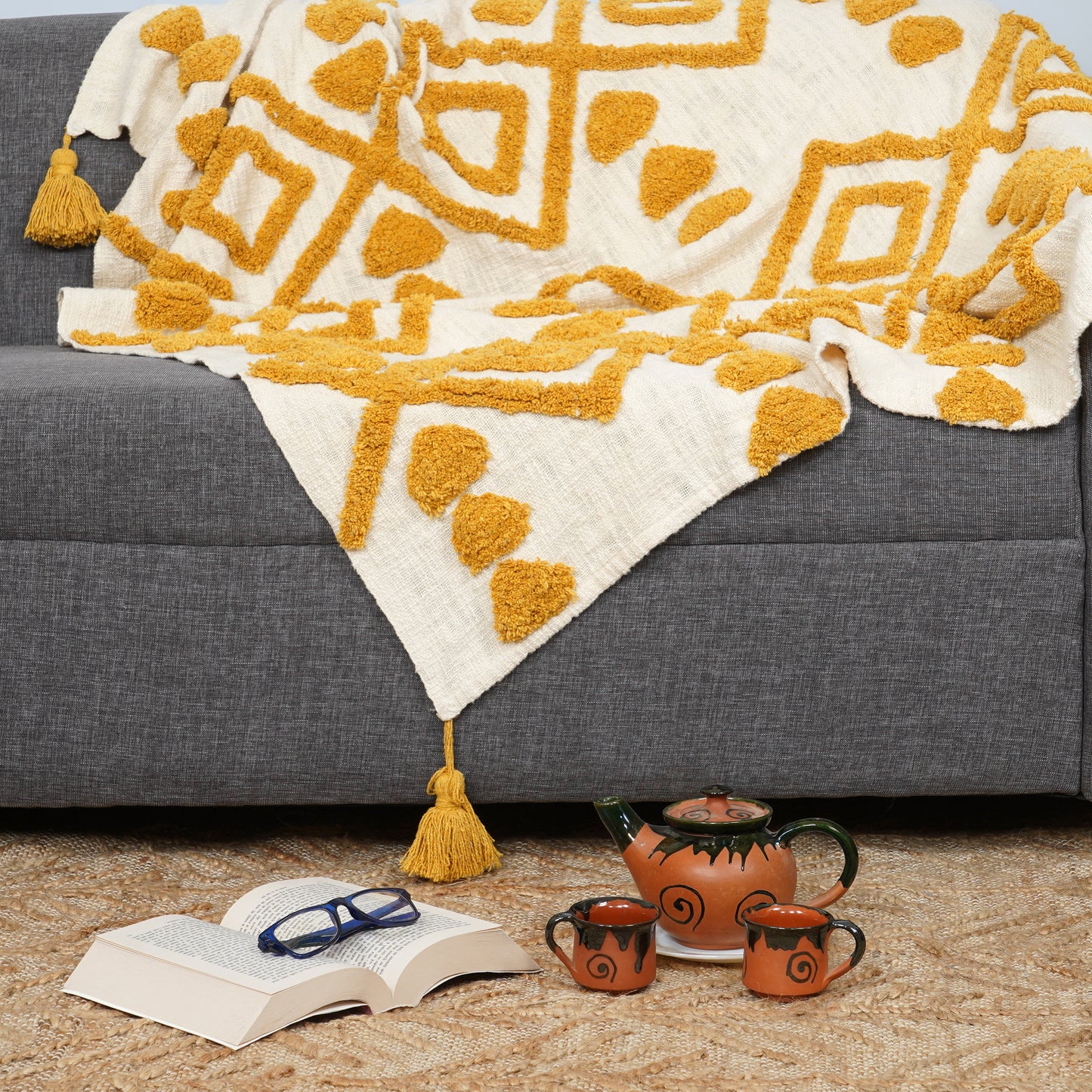 EMOLICA “Cozy, stylish, and hand-tufted – the perfect cotton throw for every season.”